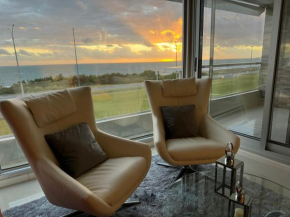 Mansa BOUTIQUE LUMIERE FRENTE al MAR 2 dormitorios 3 baños cocina definida 2 balcones cochera y amenities Un verdadero lujo